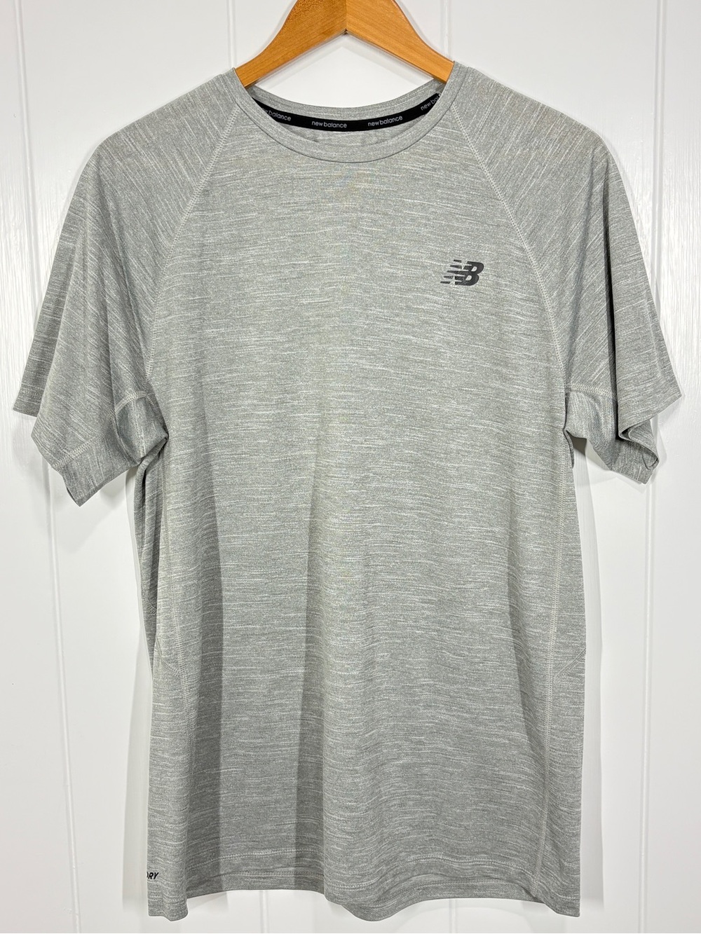 New Balance NB Dry Menās Gray Heathered Crew Neck Running Shirt Size Large